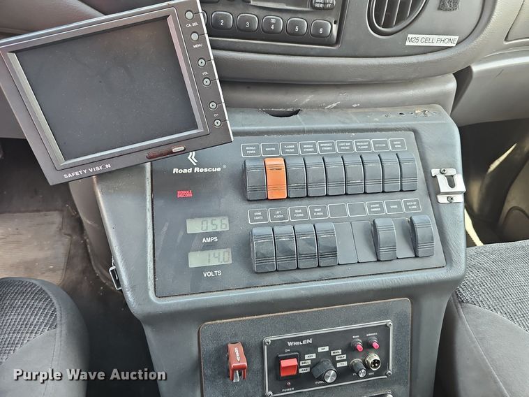 image for item DP6445 2000 Ford E450 ambulance