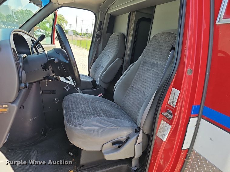 image for item DP6445 2000 Ford E450 ambulance