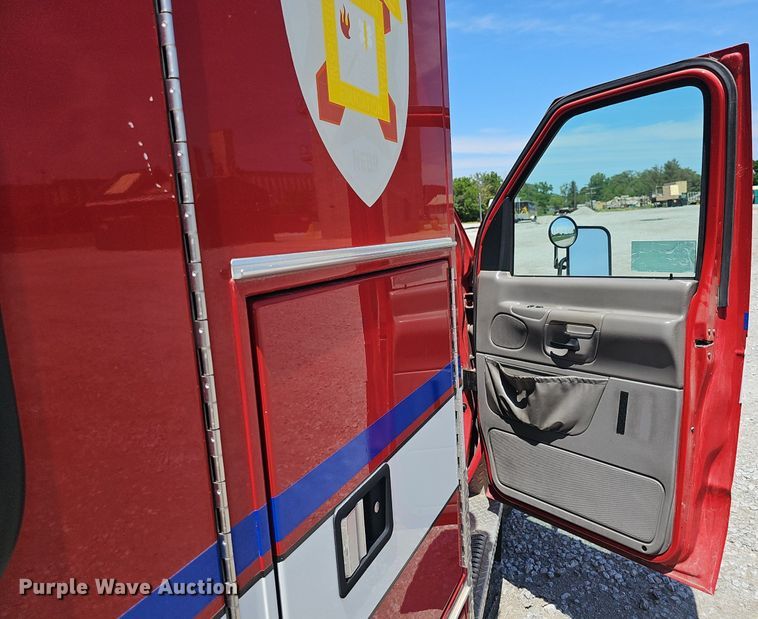 image for item DP6445 2000 Ford E450 ambulance
