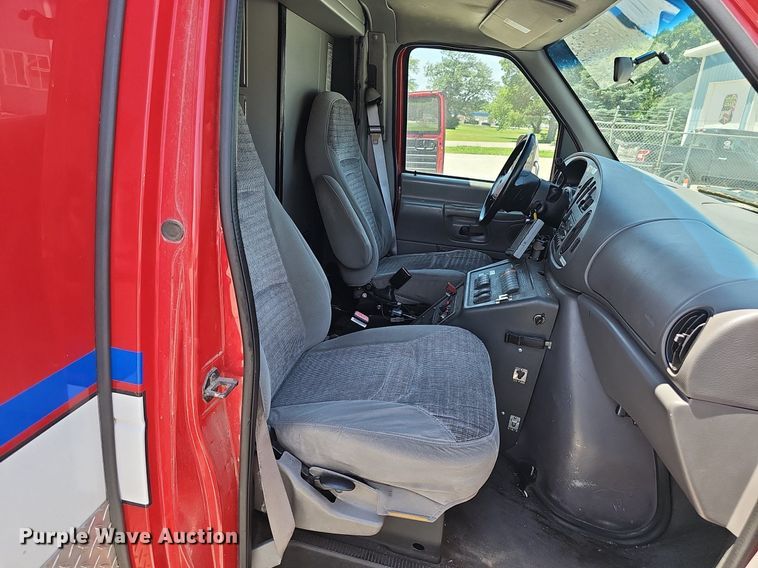 image for item DP6445 2000 Ford E450 ambulance