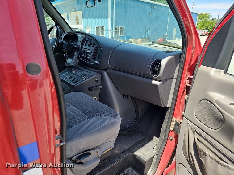 image for item DP6445 2000 Ford E450 ambulance
