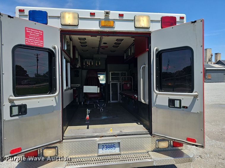 image for item DP6445 2000 Ford E450 ambulance