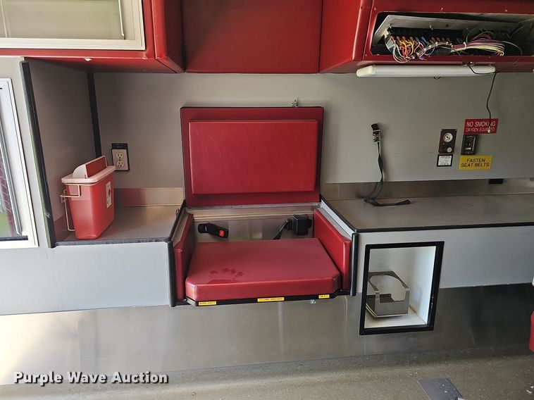 image for item DP6445 2000 Ford E450 ambulance