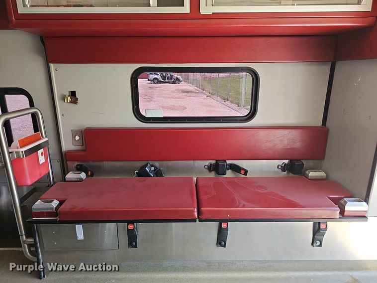 image for item DP6445 2000 Ford E450 ambulance