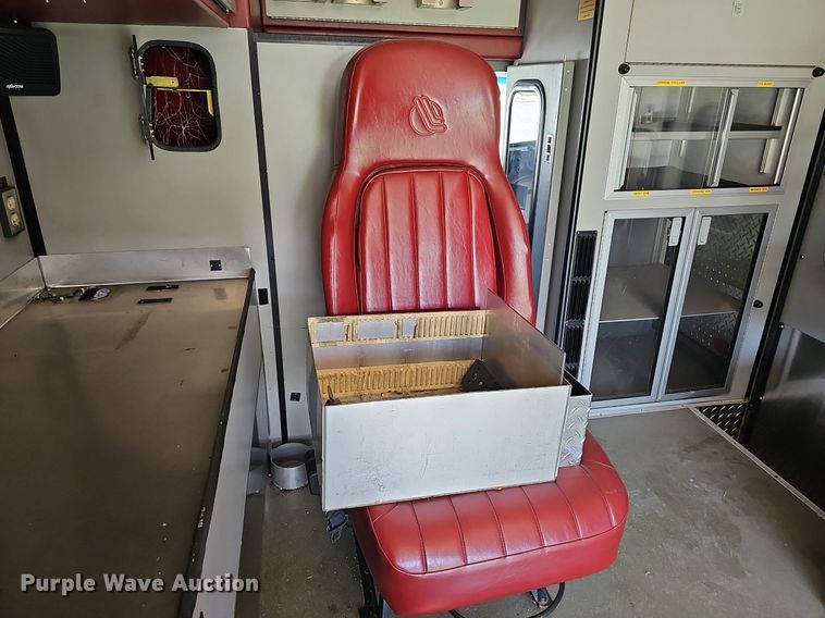 image for item DP6445 2000 Ford E450 ambulance