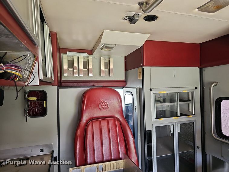 image for item DP6445 2000 Ford E450 ambulance