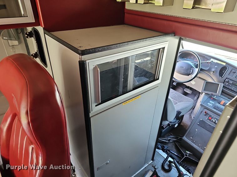 image for item DP6445 2000 Ford E450 ambulance