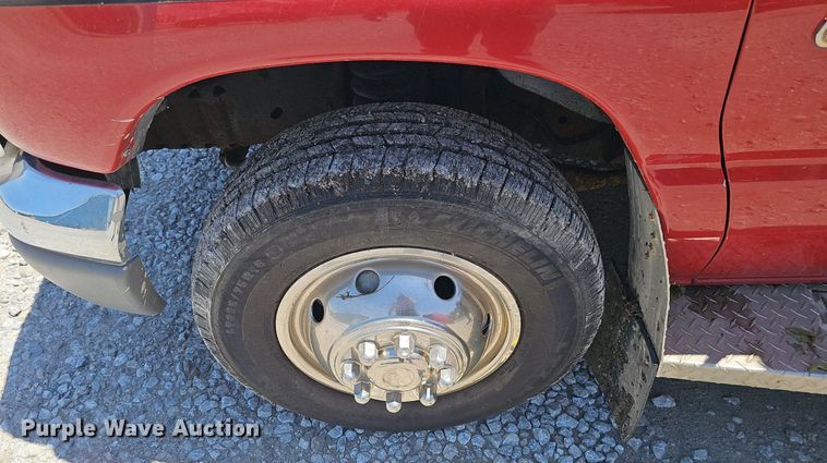 image for item DP6445 2000 Ford E450 ambulance