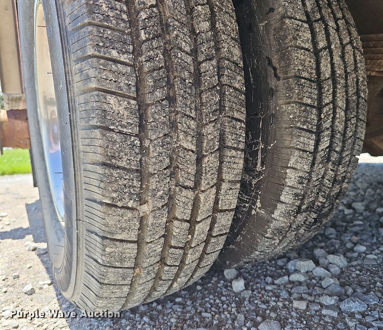 image for item DP6445 2000 Ford E450 ambulance