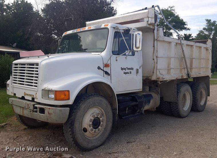 image for item DQ7119 1993 International  4900 dump truck