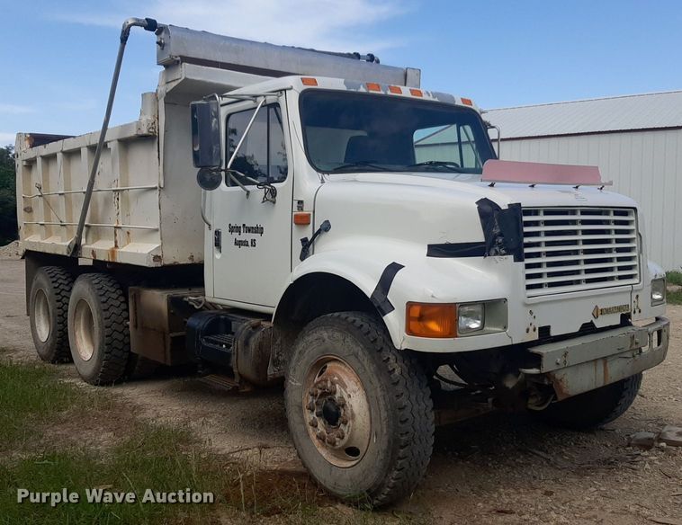 image for item DQ7119 1993 International  4900 dump truck