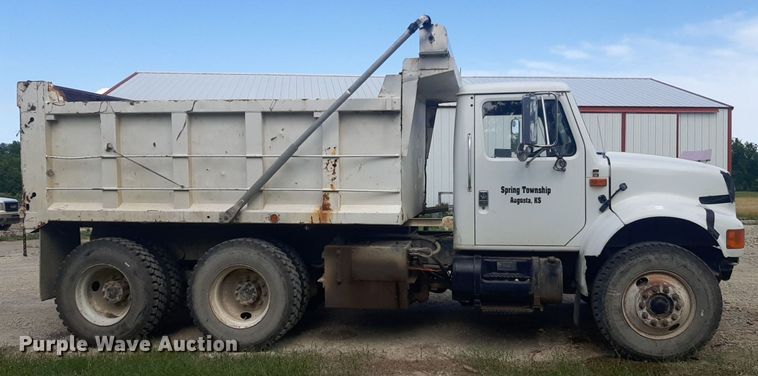 image for item DQ7119 1993 International  4900 dump truck