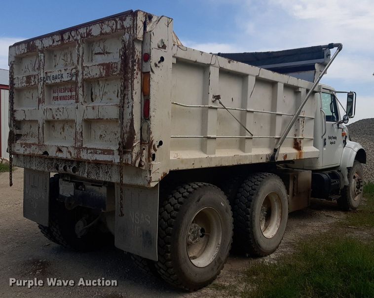 image for item DQ7119 1993 International  4900 dump truck