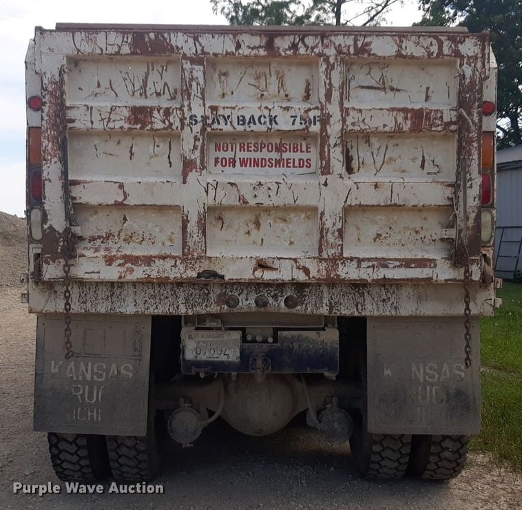 image for item DQ7119 1993 International  4900 dump truck