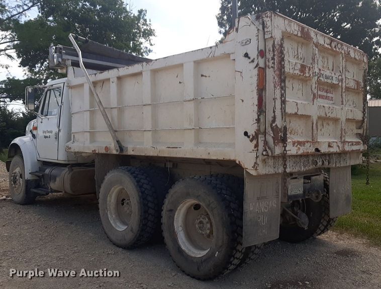 image for item DQ7119 1993 International  4900 dump truck