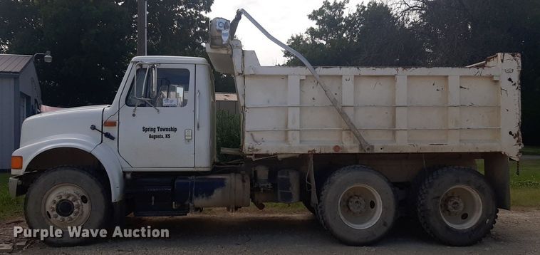 image for item DQ7119 1993 International  4900 dump truck
