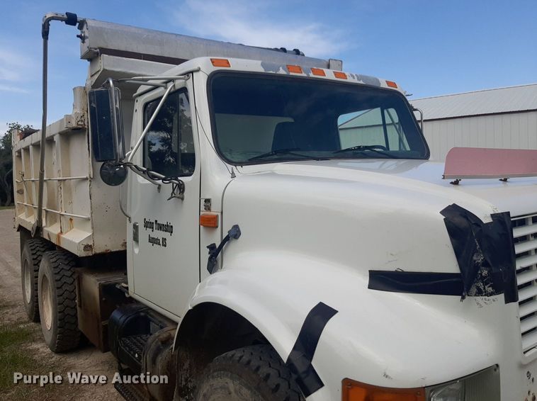 image for item DQ7119 1993 International  4900 dump truck