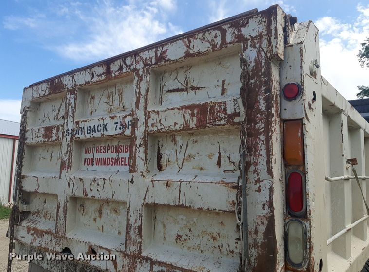 image for item DQ7119 1993 International  4900 dump truck