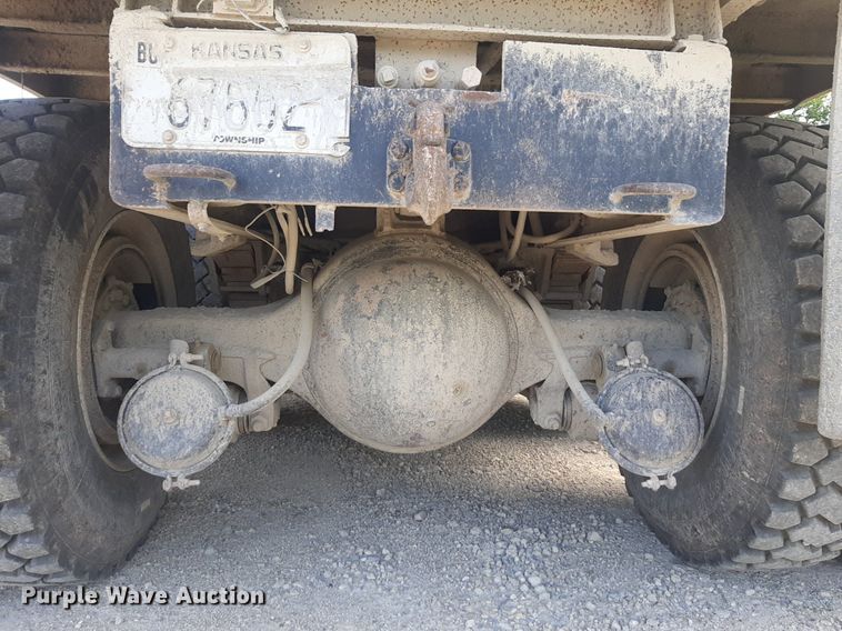 image for item DQ7119 1993 International  4900 dump truck