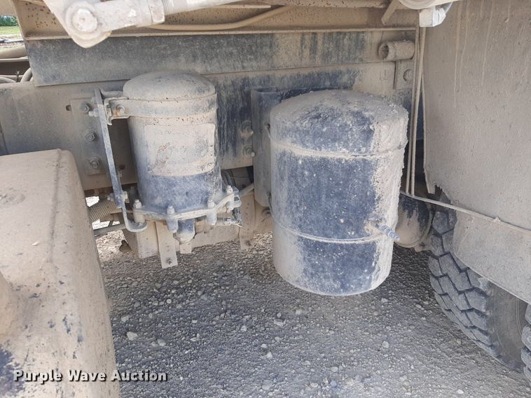 image for item DQ7119 1993 International  4900 dump truck