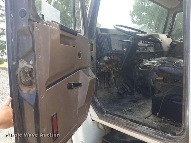 image for item DQ7119 1993 International  4900 dump truck