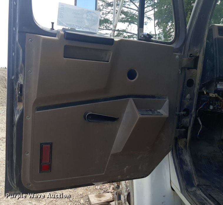 image for item DQ7119 1993 International  4900 dump truck