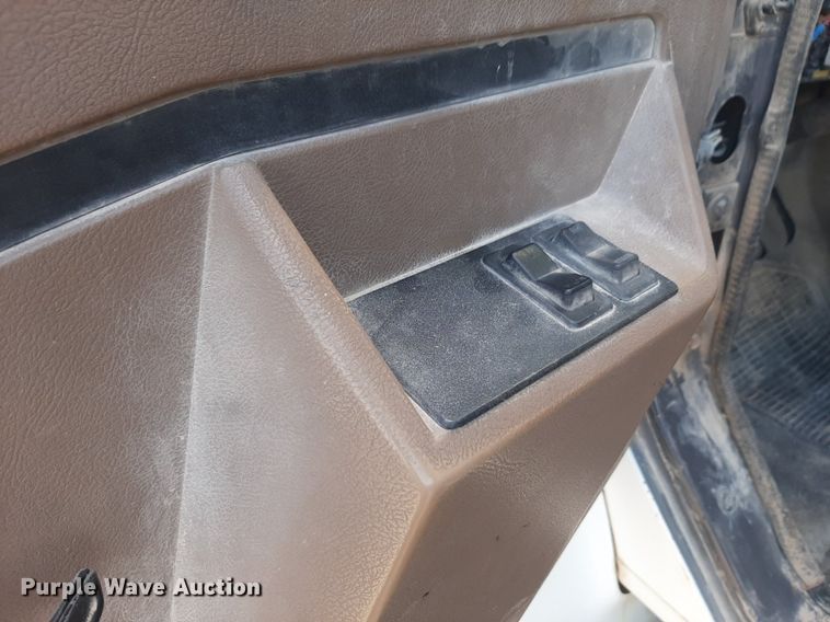 image for item DQ7119 1993 International  4900 dump truck