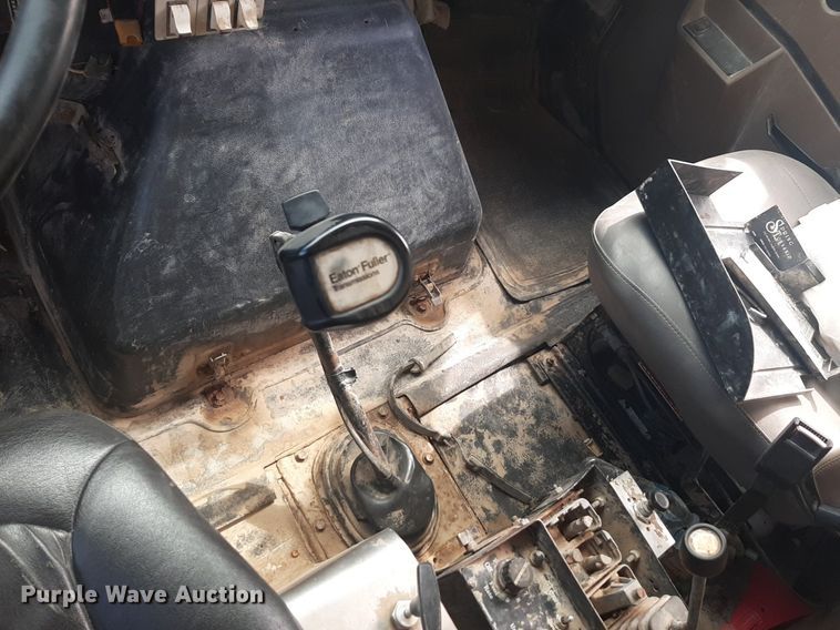 image for item DQ7119 1993 International  4900 dump truck