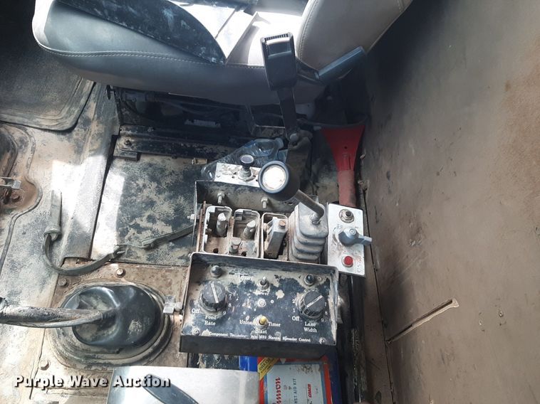 image for item DQ7119 1993 International  4900 dump truck