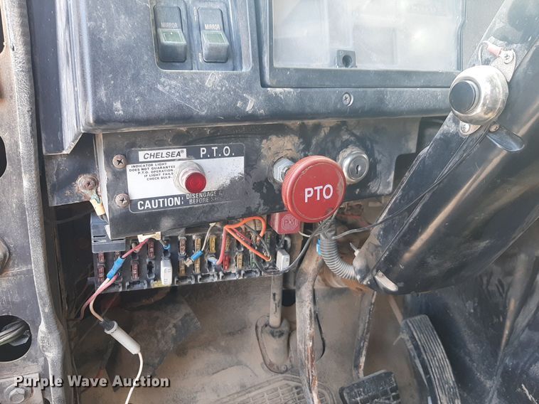 image for item DQ7119 1993 International  4900 dump truck