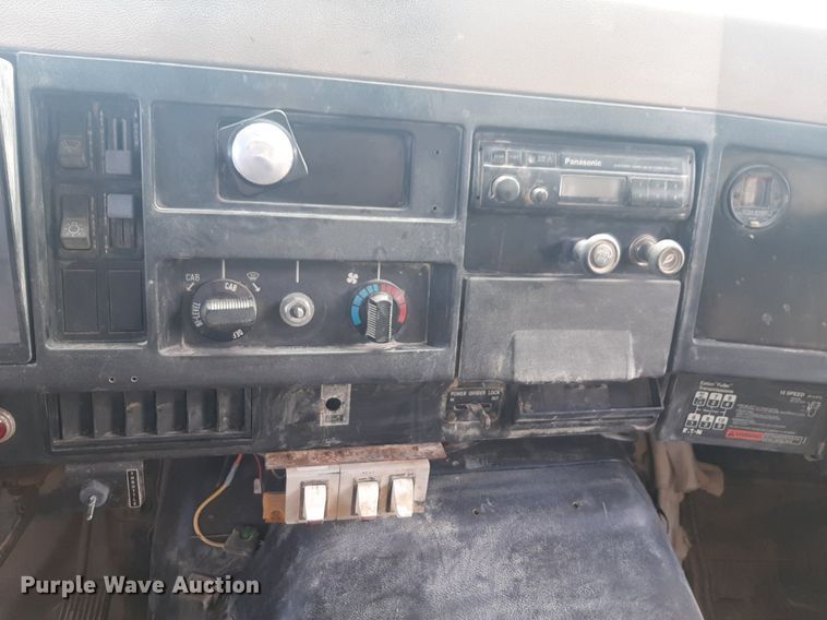 image for item DQ7119 1993 International  4900 dump truck