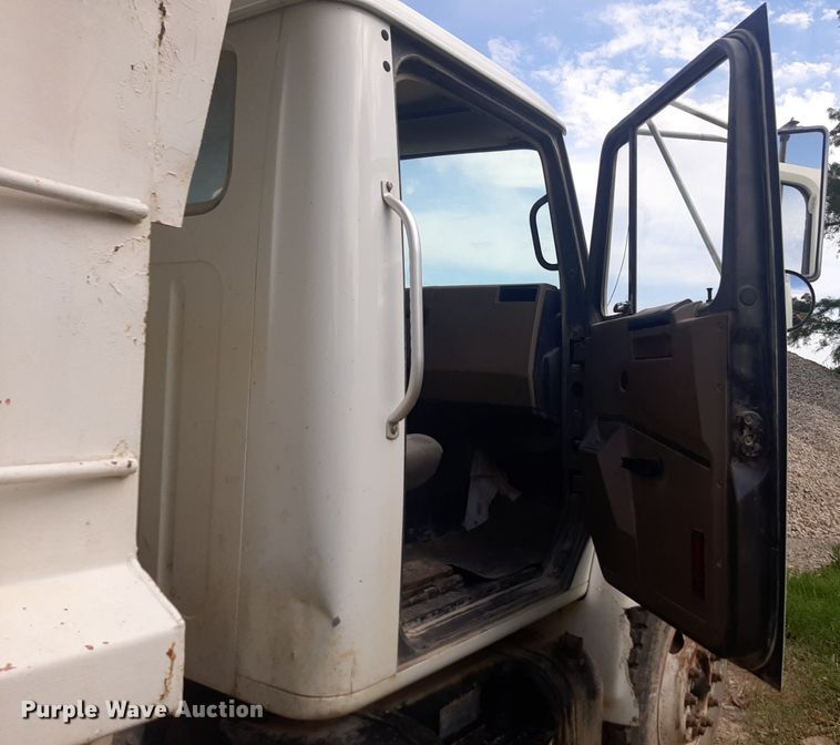 image for item DQ7119 1993 International  4900 dump truck