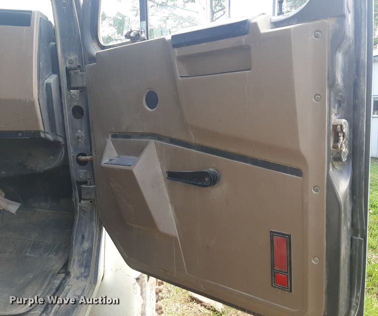 image for item DQ7119 1993 International  4900 dump truck