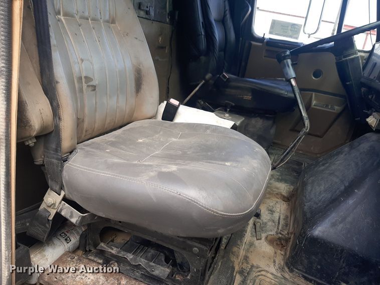 image for item DQ7119 1993 International  4900 dump truck