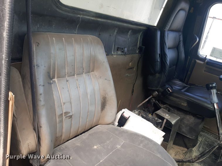 image for item DQ7119 1993 International  4900 dump truck