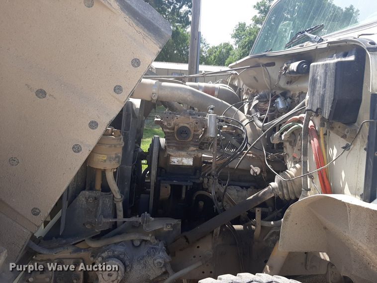 image for item DQ7119 1993 International  4900 dump truck