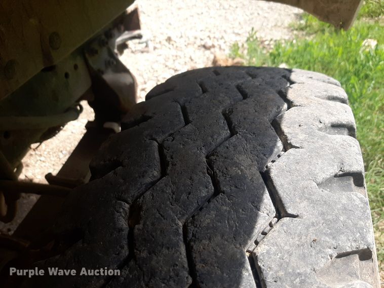 image for item DQ7119 1993 International  4900 dump truck