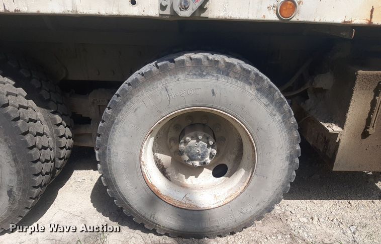 image for item DQ7119 1993 International  4900 dump truck