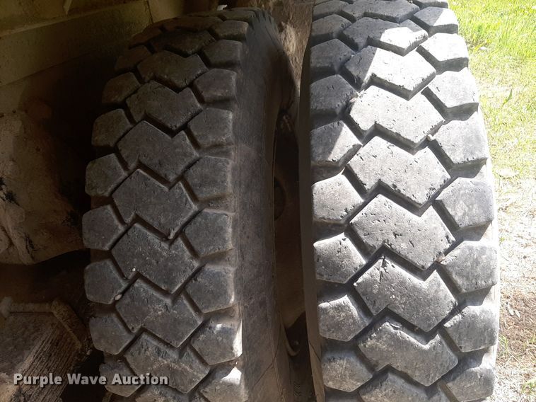 image for item DQ7119 1993 International  4900 dump truck