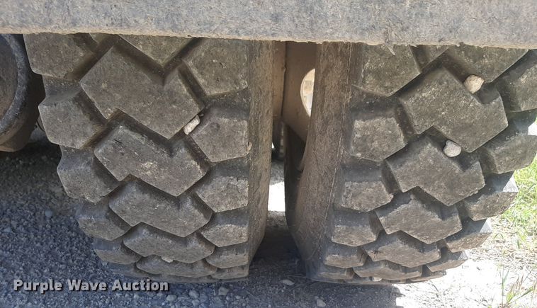 image for item DQ7119 1993 International  4900 dump truck