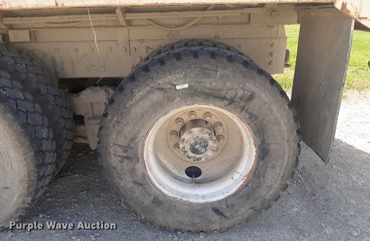 image for item DQ7119 1993 International  4900 dump truck