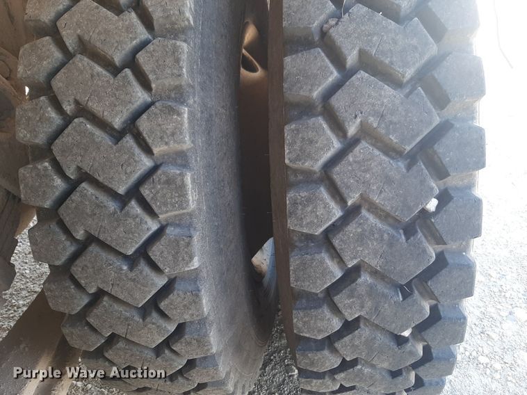 image for item DQ7119 1993 International  4900 dump truck