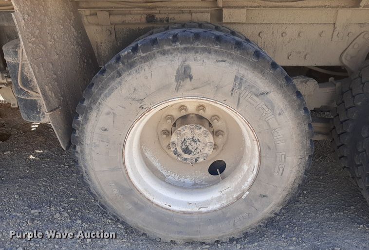 image for item DQ7119 1993 International  4900 dump truck