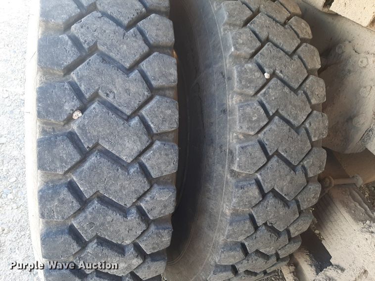 image for item DQ7119 1993 International  4900 dump truck