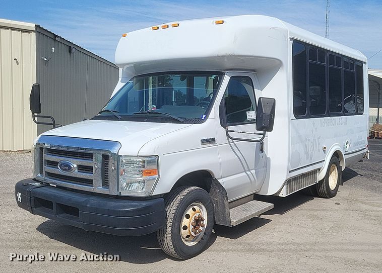 image for item DR4782 2008 Ford  E350 Super Duty shuttle bus
