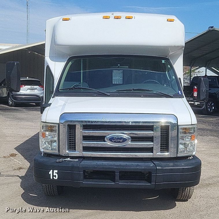 image for item DR4782 2008 Ford  E350 Super Duty shuttle bus
