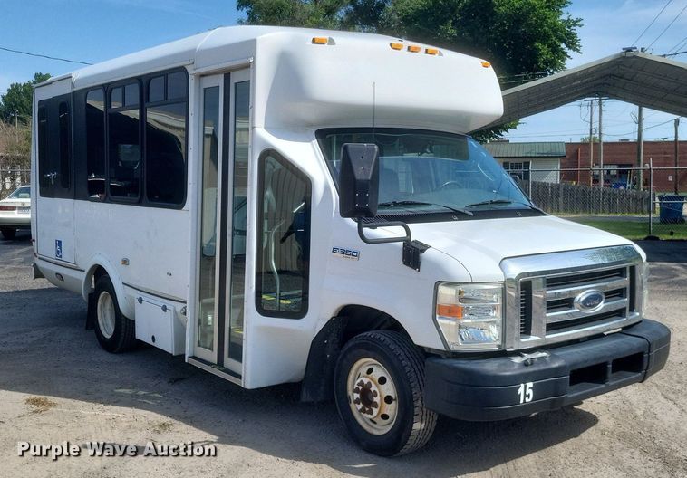 image for item DR4782 2008 Ford  E350 Super Duty shuttle bus