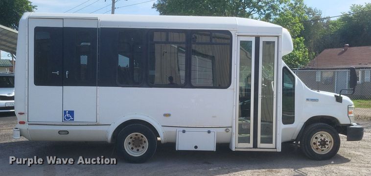 image for item DR4782 2008 Ford  E350 Super Duty shuttle bus
