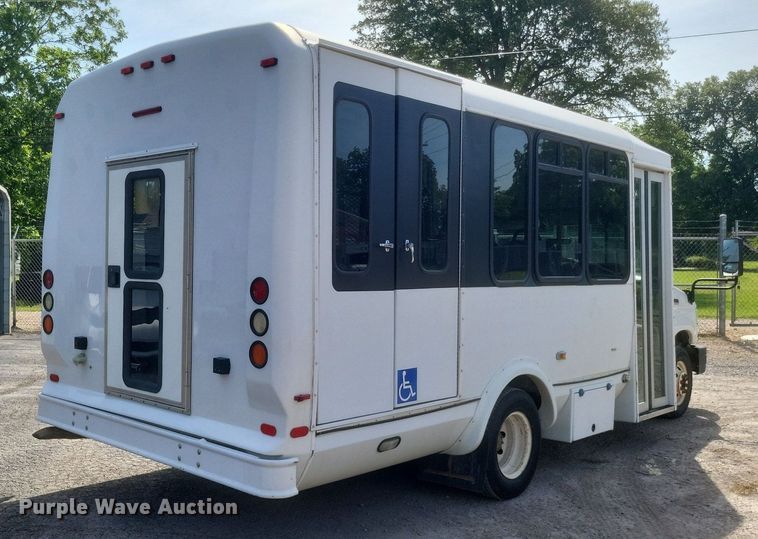 image for item DR4782 2008 Ford  E350 Super Duty shuttle bus