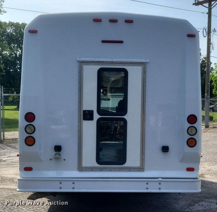 image for item DR4782 2008 Ford  E350 Super Duty shuttle bus